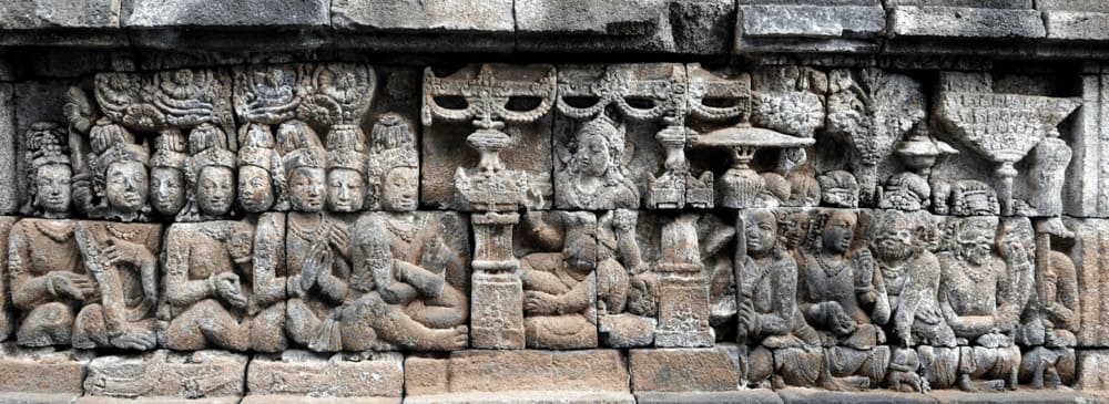 Sutra Bhadracari yang terukir di relief teratas Candi Borobudur